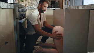 Genießen Sie Sinking Into My Stepdad's Big Ass - Pornovideos auf ONE-PORN.COM