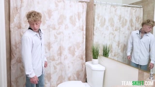Nikmati Spanking and Spit: My Bratty Roommate's Rent Plan - video porno di ONE-PORN.COM