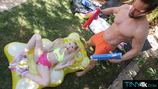 Nikmati Squirt Gun Mayhem with Sam Shock - video porno di ONE-PORN.COM