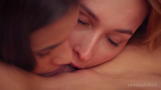 Nikmati Masturbation and Kissing with Three Lovely Ladies - video porno di ONE-PORN.COM