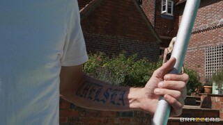Aproveite Tattooed Chloe Savage Fucks Pool Boy Danny D - vídeos pornô no ONE-PORN.COM