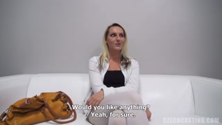 Goditi Hot MILF Katerina Tempting the Camera - video porno su ONE-PORN.COM