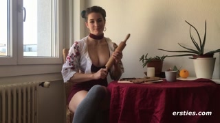Nikmati Nora F.'s German Xmas Calendar - video porno di ONE-PORN.COM
