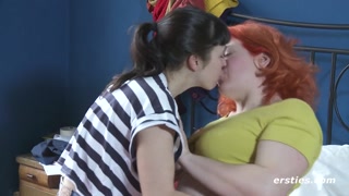Nikmati Lesbian Action: Paulita & Rose - video porno di ONE-PORN.COM