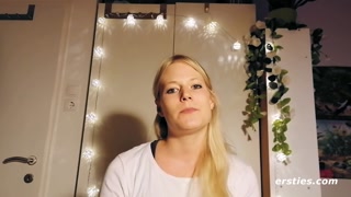 Nikmati Isabella's Xmas Surprise (German Calendar Door 18) - video porno di ONE-PORN.COM