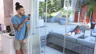 Užijte si Naked Serena Sterling: a gift for friend's horny bro - porno videa na ONE-PORN.COM