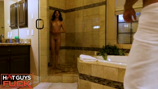 Bucurați-vă de Camilla Cream Squirts All Over Roman Cain in a Shower Scene! - videoclipuri porno pe ONE-PORN.COM