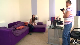 Profitez de Office Brunette Ms. Dee Takes Hard Cock from Jay Dee - vidéos porno sur ONE-PORN.COM