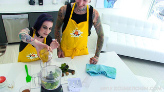 Nikmati Ruckus and Rizzo's Dessert Frenzy - video porno di ONE-PORN.COM