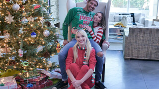 Genießen Sie Foster Mother's Christmas Surprise - Pornovideos auf ONE-PORN.COM