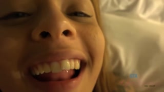 Desfrute de Redhead GF Holly Hendrix Gags on Your Cock But Screams When You Fuck Her Pussy - vídeos pornô no ONE-PORN.COM